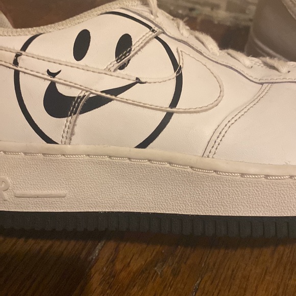 Smiley Face Nike Air Forces - Picture 3 of 5